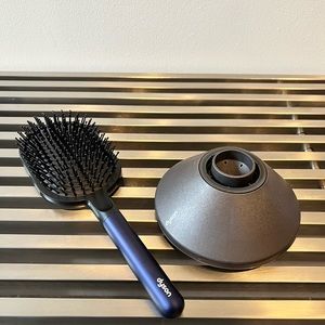 NEW NEVER USED 💛 Dyson Supersonic Diffuser Attachment + Paddle Brush